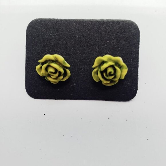 3 pairs of flower earrings - Picture 4 of 4